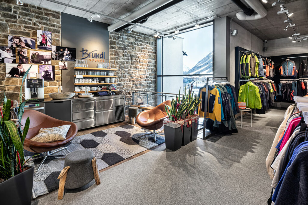 webbruendl-sports-ischgl-zentrum-winter20-innen-lounge2-c-woeckinger