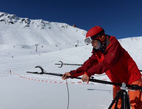 Mehr Solarstrom dank Schnee: Untersuchungen an Berghängen